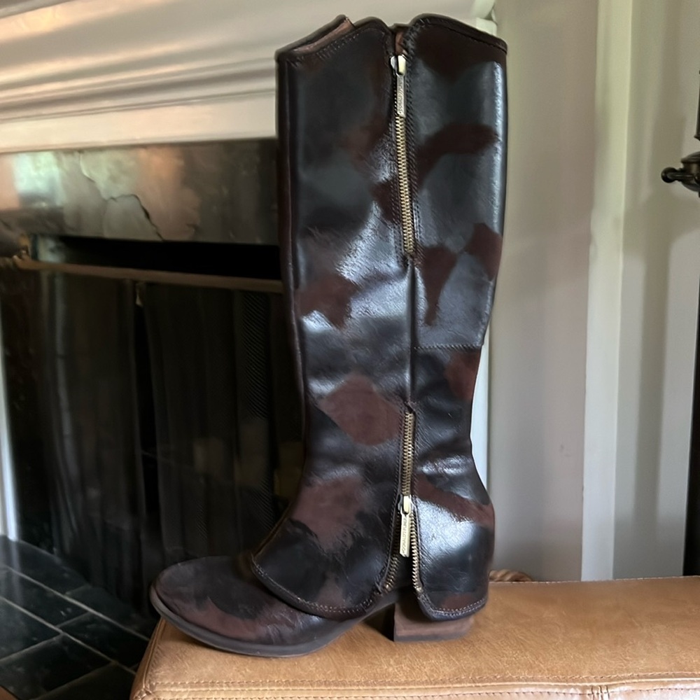 Donald Pliner Devi3 heeled high boots in espresso vintage suede. Size 5.5